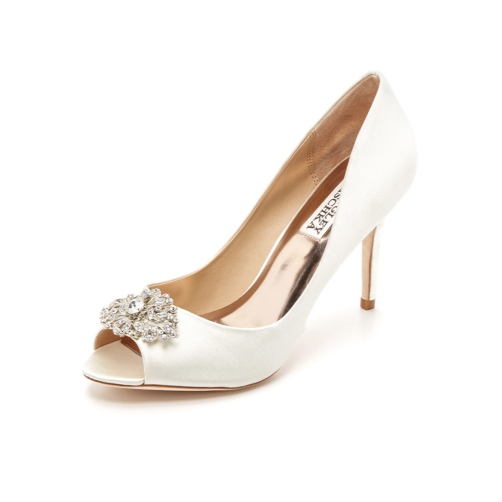 NIB Badgley Mischka Ivory Satin Heel
